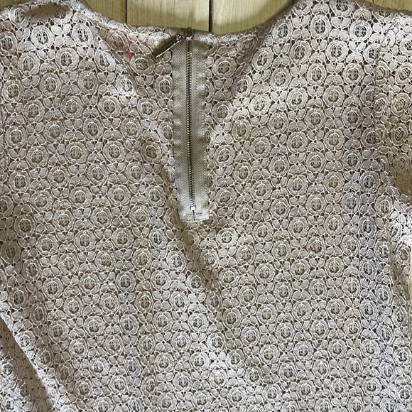 Small beige English Laundry lace top - Picture 3 of 4